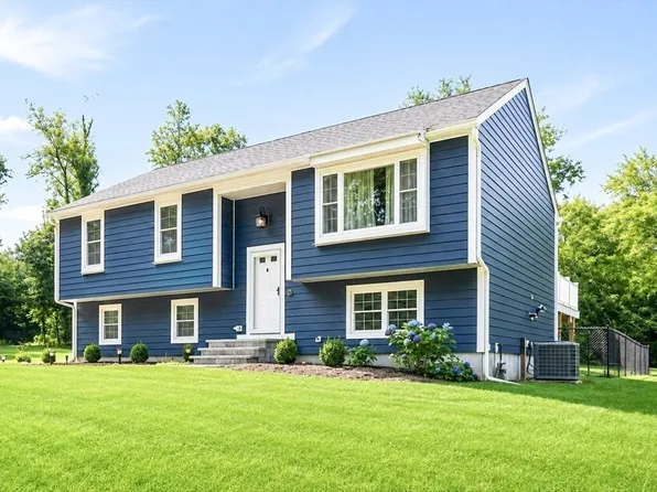 174 Bent St, Franklin, MA 02038