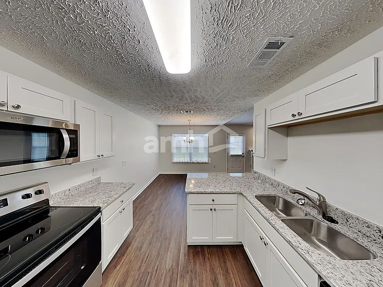 1856 Portview Dr — Photo 4