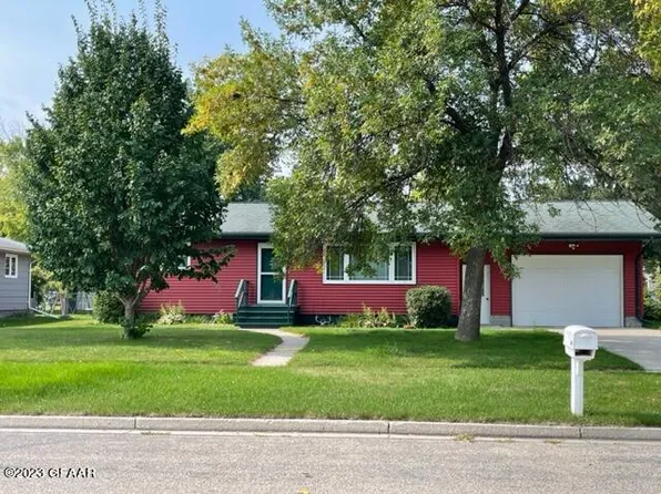 109 Everett Ave, Park River, ND 58270