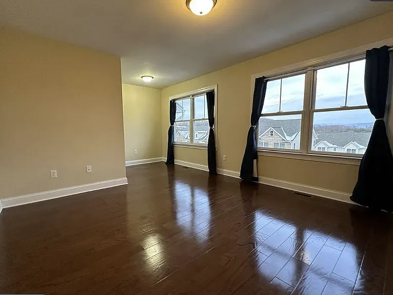 2238 Deyerle Ave — Photo 15