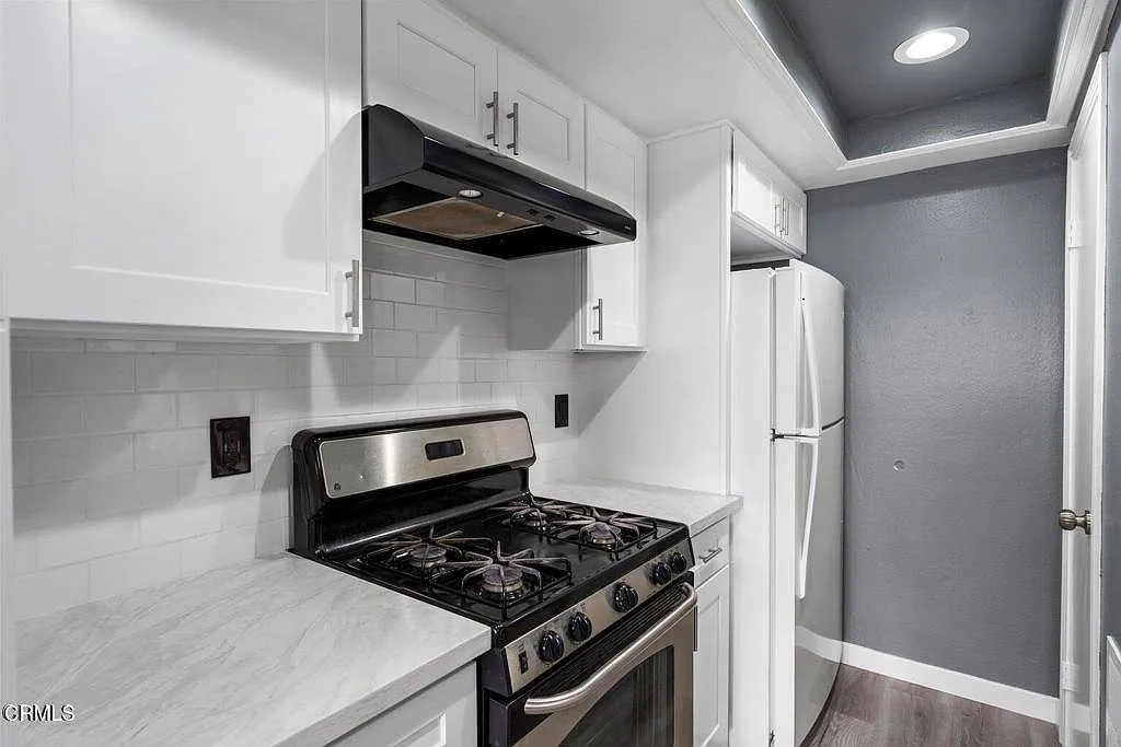 2 bed, 892 sqft, $2,650 — Photo 2