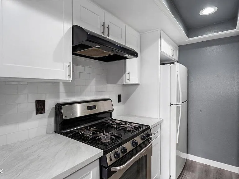 2612 Tiller Ave — Photo 2
