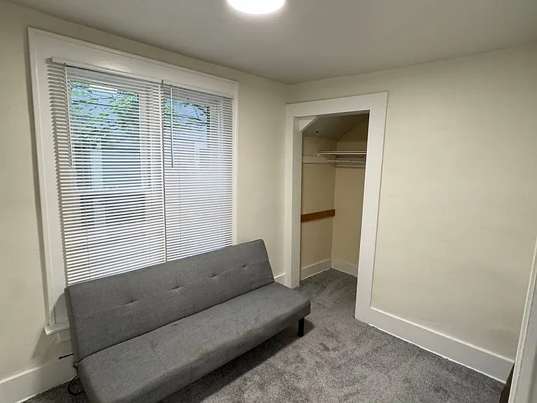 942 Woodlawn Ave — Photo 18