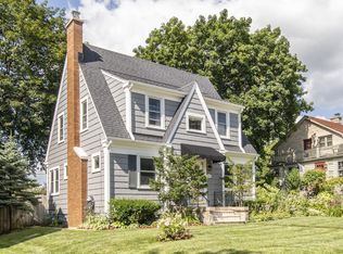 400 Windsor Dr, Waukesha, WI 53186