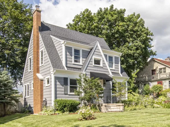 400 Windsor DRIVE, Waukesha, WI 53186