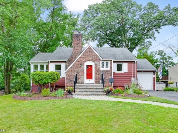 8 Fairview Ave, Montvale Boro, NJ 07645