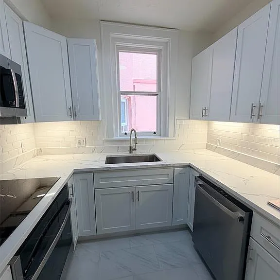 1221 N Palm Ave #204 — Photo 5