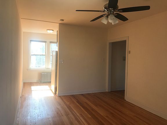 4th image of 2756 N Artesian Ave APT 2