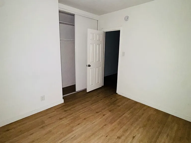 6248 Woodman Ave #17 — Photo 6
