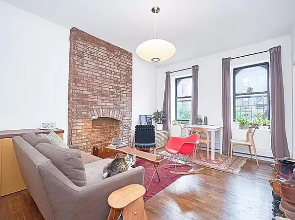 504 Manhattan Avenue image 1 of 10