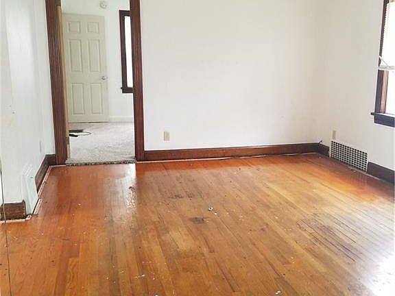 4th image of 1604 Madison Ave