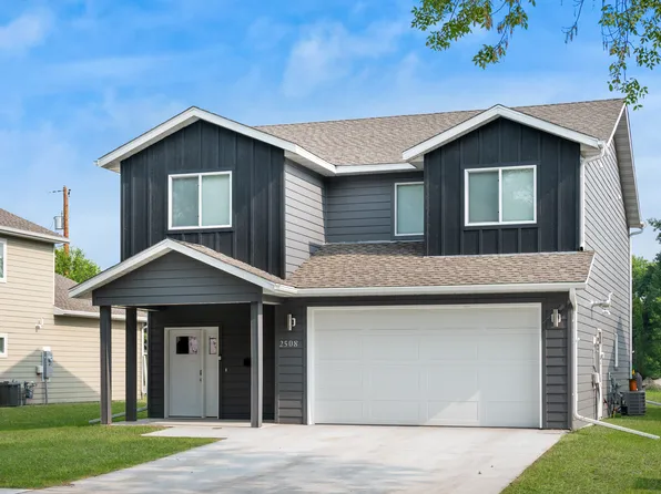 2508 6th Ave N, Grand Forks, ND 58203