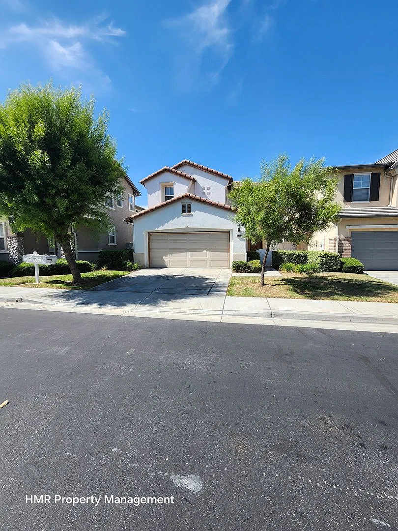 Gorgeous single family home in Chino — Photo 2