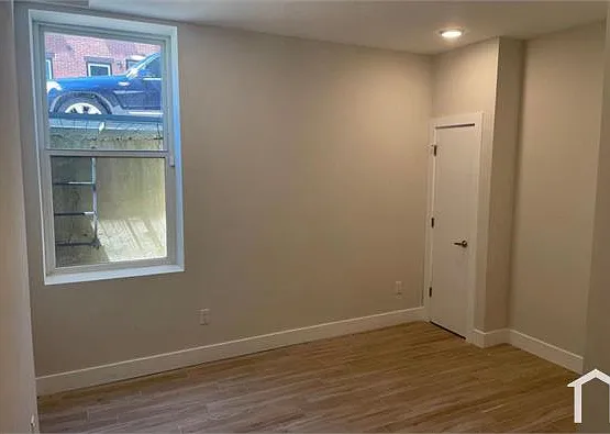 3 bed, 1000 sqft, $1,950 — Photo 4