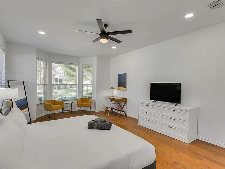 2410 Shorewood Ct — Photo 19