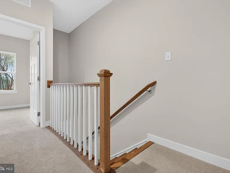 54 Sidney Ln — Photo 24