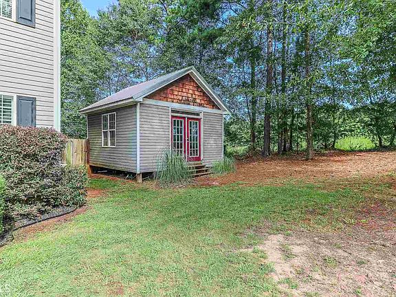 2nd image of 272 Kingsbrooke Cir