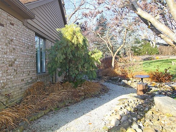 4th image of 2025 Old Falls Dr