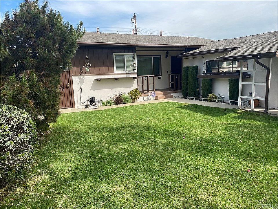 2nd image of 1127 Marine Ave