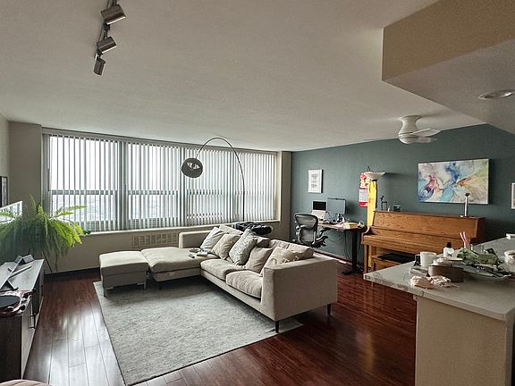 3rd image of 1255 N Sandburg Ter APT 809
