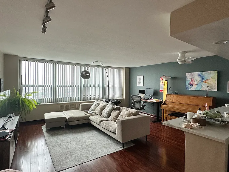 1255 N Sandburg Ter #2309 — Photo 3