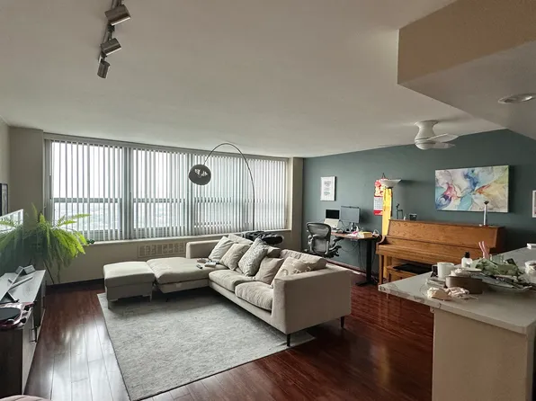 1255 N Sandburg Ter APT 809, Chicago, IL 60610