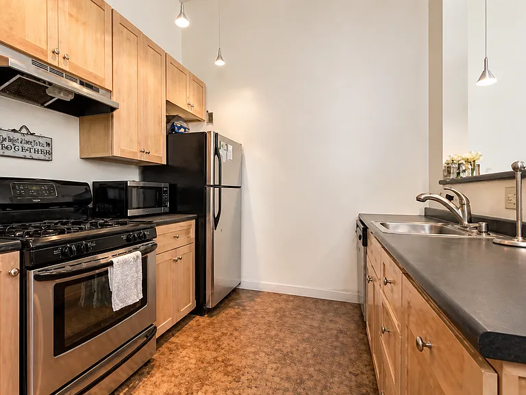 296 Meridian St #1 — Photo 9