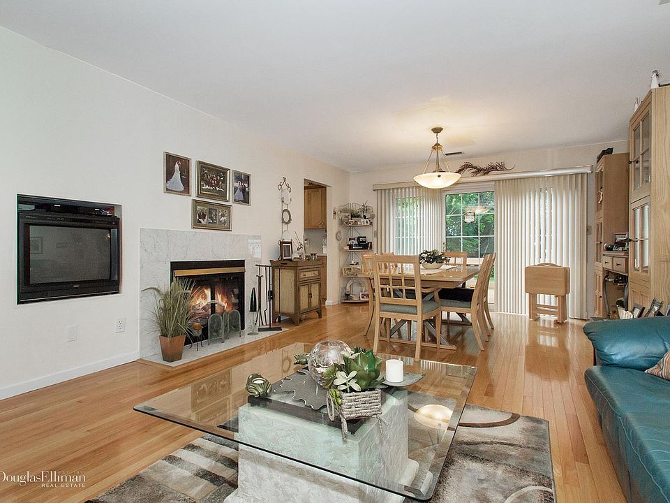 460 Village Oaks Ln, Babylon, NY 11702 Zillow
