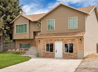 12719 S Old Fort Dr, Riverton, UT 84065
