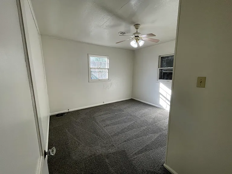 513 W Willcox Ave — Photo 4