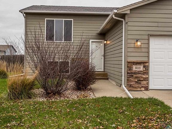 2nd image of 808 Lois Ln