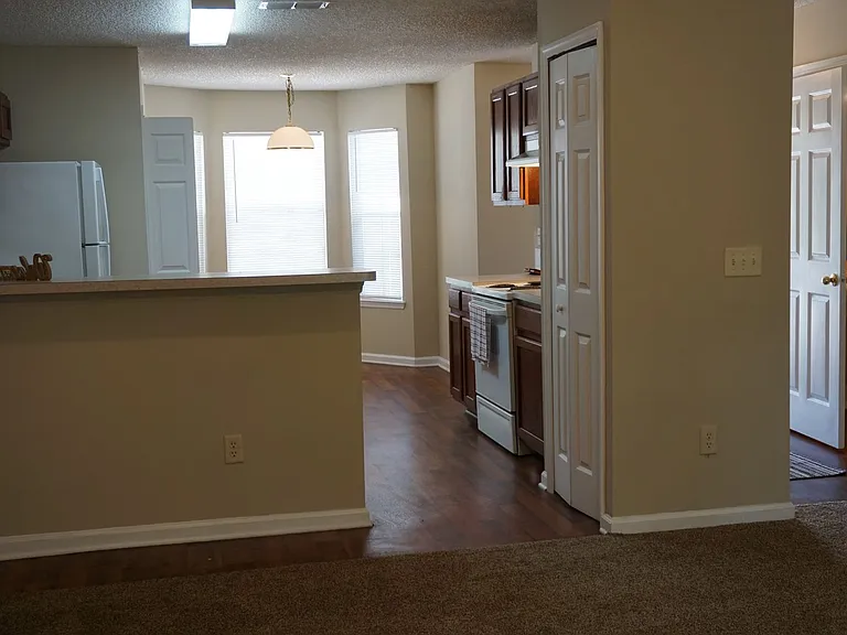 5562 Bennington Dr — Photo 4