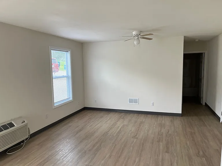 6104 Busiek Rd — Photo 2