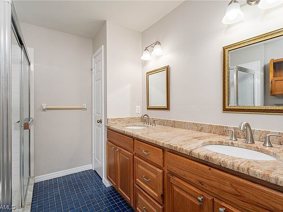 4th image of 15088 Cloverdale Dr