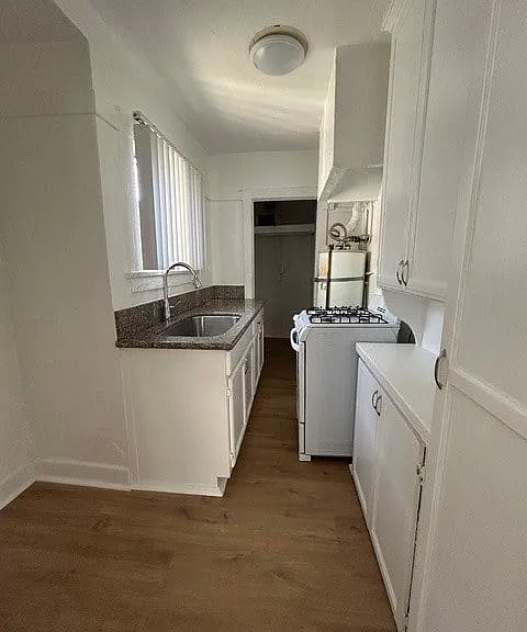 4214-4240 S. Hoover St. — Photo 9