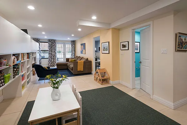 Sold by Compass | media 21