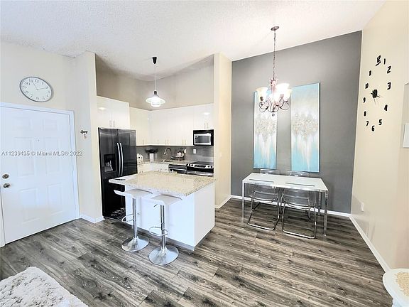 4th image of 935 NE 199th St #20416