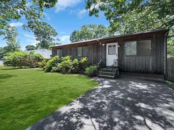 3rd image of 270 Wavecrest Dr