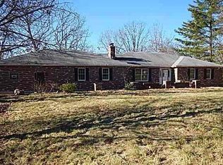 5634 Country Club Ln, Washington, MO 63090