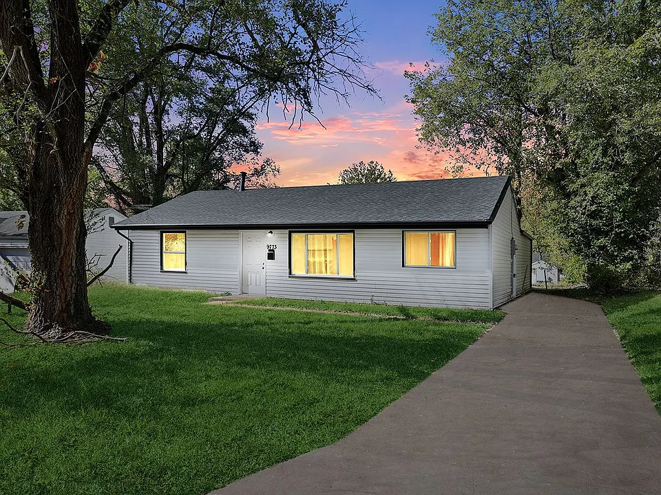 9773 Vickie Pl
