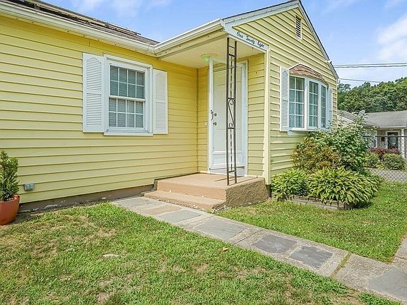 4th image of 128 W Canton Cir