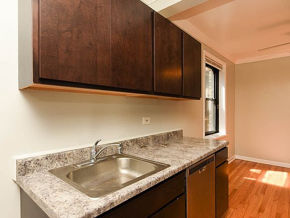 4th image of 7006 N Paulina St Unit 4