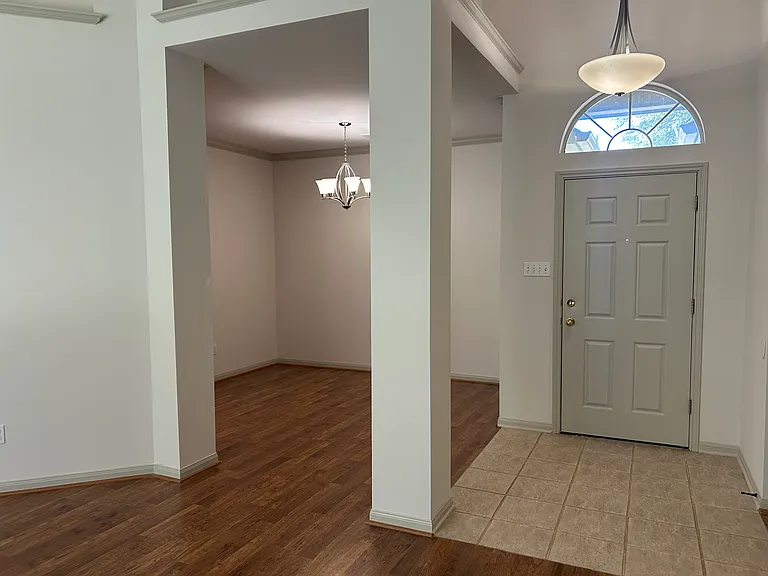 2403 Crystal Dr — Photo 4