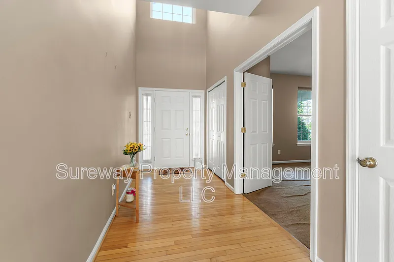 Building Photo - 204 Spruce Trl