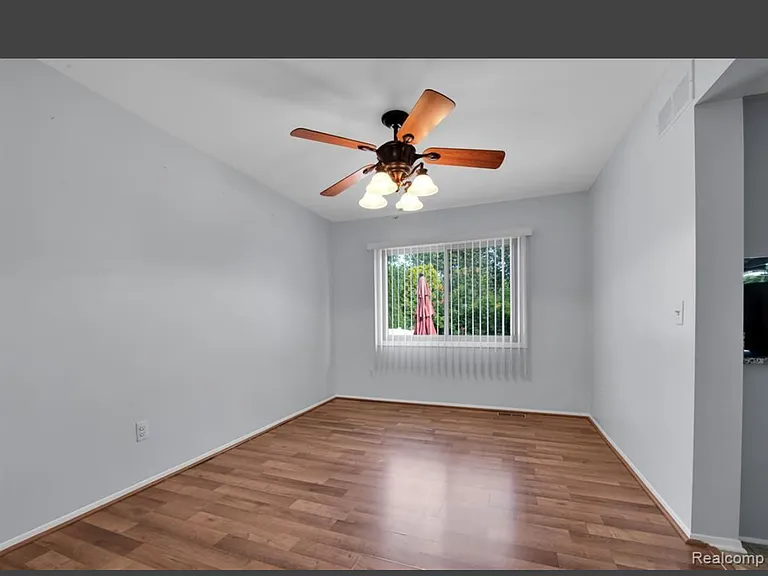 4959 Kingswood Dr — Photo 6