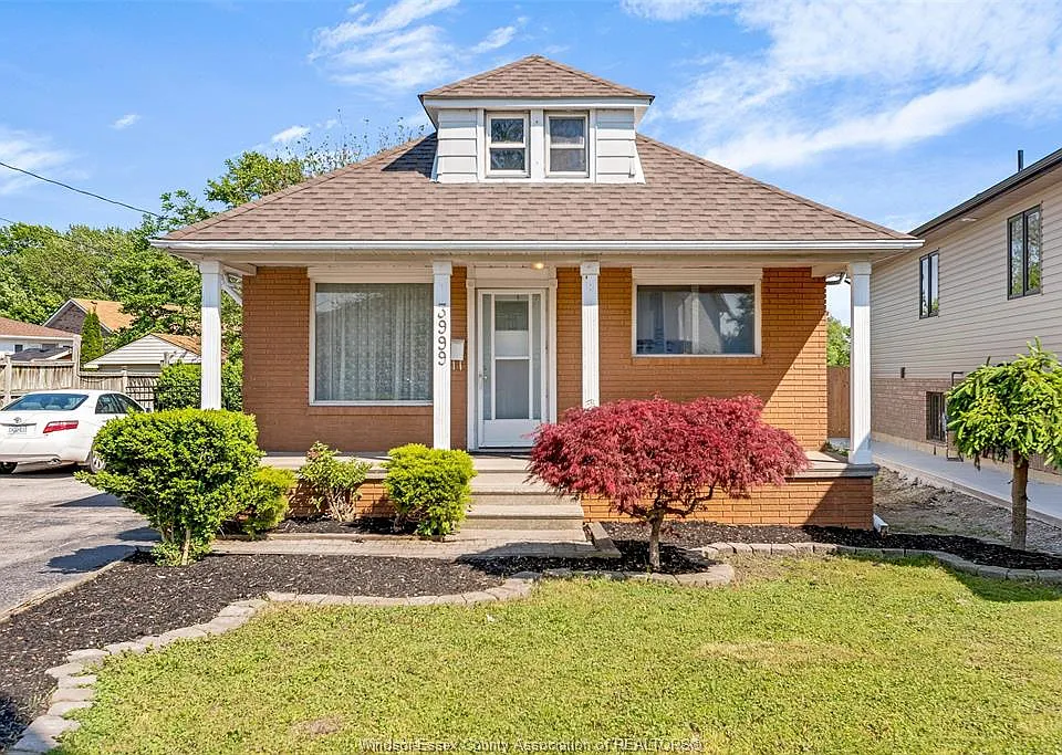 3999 Grand Marais Rd E
