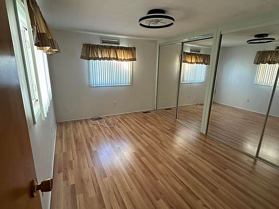 4th image of 1517 E 22nd Avenue