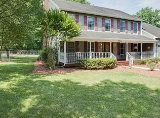 7704 Lake Dr, Manassas, VA 20111