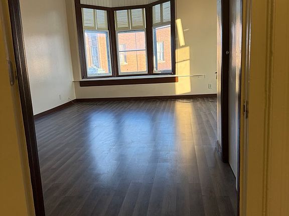 4th image of 202 1/2 S Madison St #1