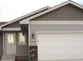 312 SE 44th St, Topeka, KS 66609